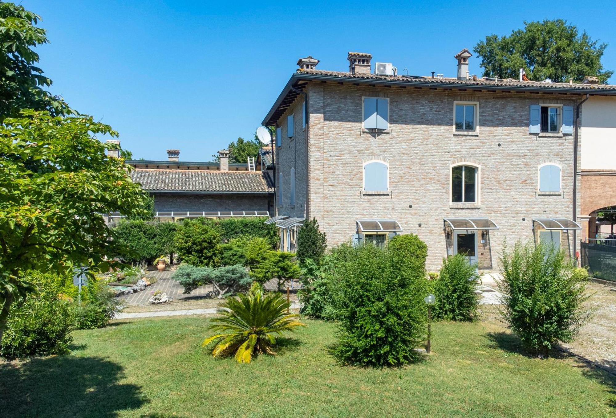 Residence Antico Borgo Modena Buitenkant foto